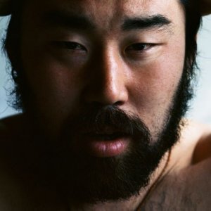 The First Aggregate: Huntun Batu in una scena