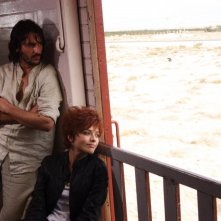 L'isola: Alexandra Dinu e Marco Foschi in un momento della fiction Rai