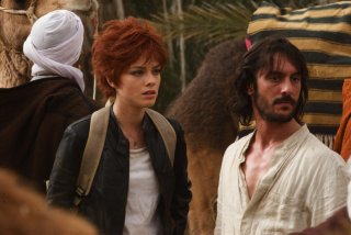 L'isola: Alexandra Dinu e Marco Foschi in una scena della fiction Rai