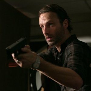 The Walking Dead: Andrew Lincoln è Rick Grimes nell'episodio Fatti per soffrire
