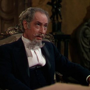 Frank Puglia è Villeneuve nel film Il Fantasma dell'Opera