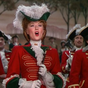 Jane Farrar è Madame Biancarolli nel film Il Fantasma dell'Opera