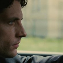 Trois mondes: Raphaël Personnaz  in una immagine del film