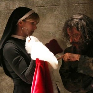 American Horror Story, Asylum - Lily Rabe nell'episodio Unholy Night con Ian McShane