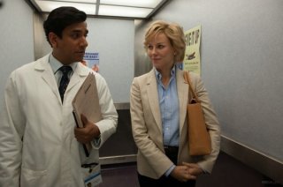 Diana: Naomi Watts e Naveen Andrews in una scena del film