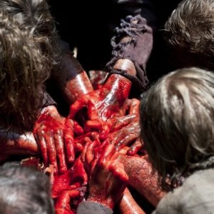 The Walking Dead: Erranti all'opera in una terrificante scena dell'episodio Infiltrati