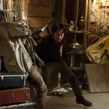 The Walking Dead Steven Yeun Alle Prese Con Un Errante In Una Scena Dell Episodio Infiltrati 259906