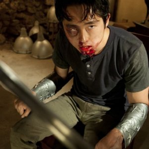 The Walking Dead: Steven Yeun in una drammatica scena dell'episodio Infiltrati