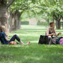 Very Good Girls: Dakota Fanning ed Elizabeth Olsen al parco