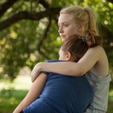 Very Good Girls: un abbraccio tra Dakota Fanning ed Elizabeth Olsen