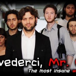Arrivederci, Mr. Coat: un poster con sviluppo orizzontale della web series