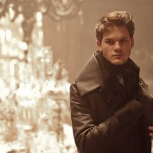 Jeremy Irvine in una scena di Grandi speranze