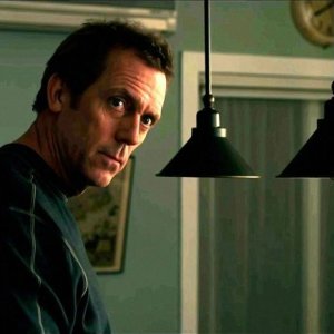 Scusa, Mi Piace Tuo Padre: Hugh Laurie in una scena