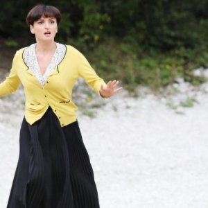 Colpi di fulmine: la cantante Arisa in una scena del film