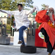 I 2 soliti idioti: Fabrizio Biggio e Francesco Mandelli in una bizzarra scena del film