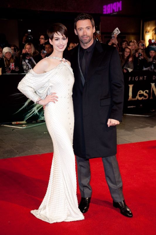 Les Miserables Anne Hathaway Insieme A Hugh Jackman Sul Red Carpet Durante La Premiere Di Leicester  260237