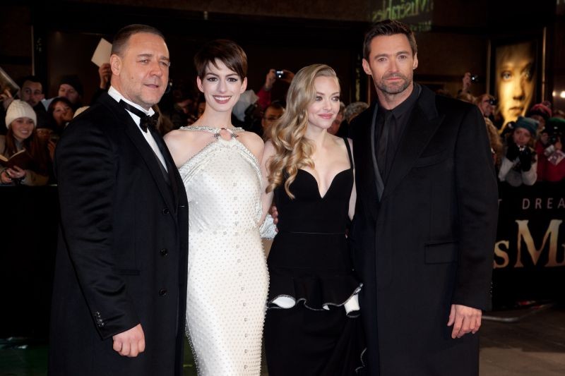 Les Miserables Russell Crowe Anne Hathaway Amanda Seyfried E Hugh Jackman Sul Red Carpet Durante La  260243