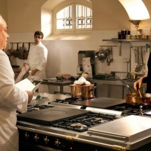 Les Saveurs du Palais: Catherine Frot con Brice Fournier e Arthur Dupont in una scena del film