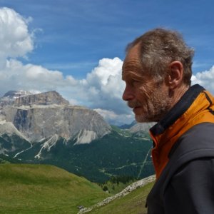 Lo scrittore Erri De Luca sul set de Il turno di notte lo fanno le stelle