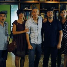 Mai stati uniti: una scena di gruppo per il cast del film di Carlo Vanzina