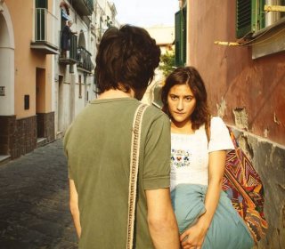 Après Mai: i protagonisti Clément Métayer e Lola Créton in una scena