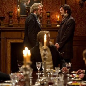 Cloud Atlas: Jim Sturgess e Hugo Weaving in una scena