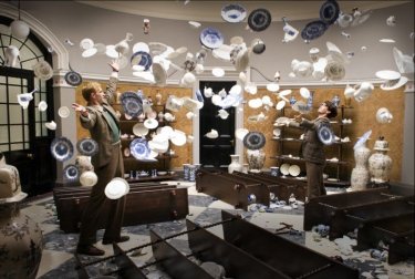 Cloud Atlas: pericolosa sospensione di ceramiche in una scena del film