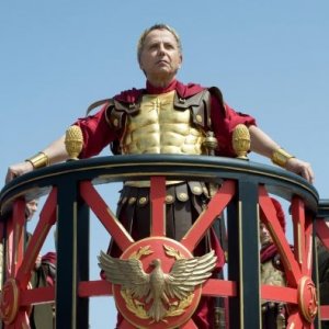 Fabrice Luchini in una scena di Asterix e Obelix al servizio di sua maestà