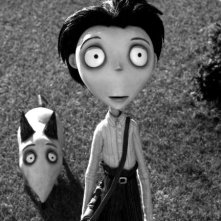 Frankenweenie: Victor insieme al suo cagnolino Sparky in una scena