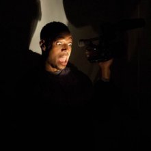 Ghost Movie: Marlon Wayans in una buia scena del film