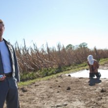 Il protagonista Joseph Gordon-Levitt in azione in una scena di Looper