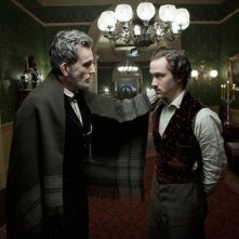 Lincoln: Daniel Day-Lewis e Joseph Gordon-Levitt in una scena