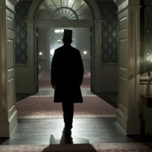Lincoln: una suggestiva immagine di Daniel Day-Lewis di spalle nei panni di Abramo Lincoln