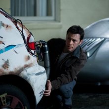 Looper: Joseph Gordon-Levitt tenta di nascondersi in una scena