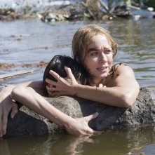 Naomi Watts e Tom Holland in una scena del drammatico The Impossible