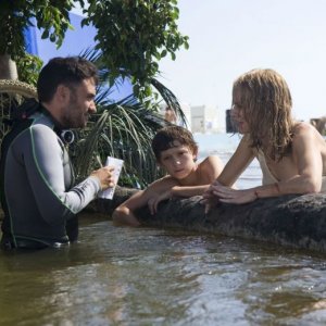 Naomi Watts e Tom Holland sul set di The Impossible insieme al regista Juan Antonio Bayona