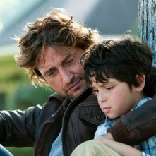 Quello che so sull'amore: Gerard Butler col piccolo Noah Lomax in una scena