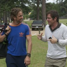 Quello che so sull'amore: Gerard Butler e Dennis Quaid in tenuta sportiva in una scena
