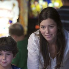 Quello che so sull'amore: Jessica Biel con Noah Lomax in un momento del film