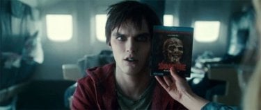 Warm Bodies: Nicholas Hoult a confronto con il film Zombie di Lucio Fulci