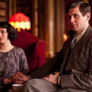 Downton Abbey: Allen Leech e Jessica Brown Findlay in una scena della premiere della stagione 3