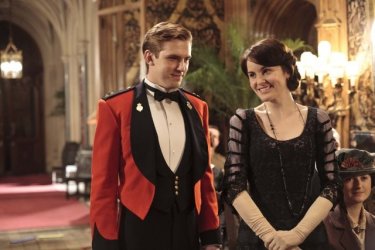 Downton Abbey: Dan Stevens e Michelle Dockery in una scena della serie