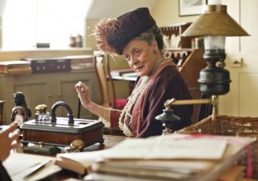 Downton Abbey: Maggie Smith in una scena della serie