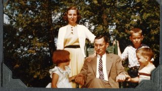 THE MAN NOBODY KNEW: In Search of My Father, CIA Spymaster William Colby - Un'immagine di William Colby con la famiglia