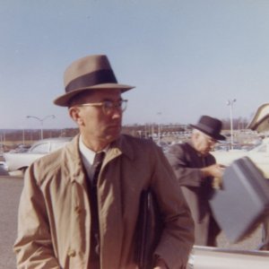 THE MAN NOBODY KNEW: In Search of My Father, CIA Spymaster William Colby - William Colby e il padre all'aeroporto di Wahsington