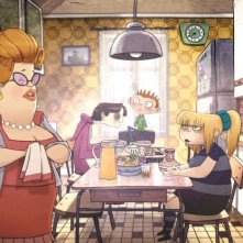 La bottega dei suicidi: la 'mortuaria' famiglia protagonista del film in una scena