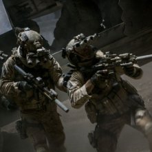 Operazione Zero Dark Thirty: marines in azione in una scena d'azione del film