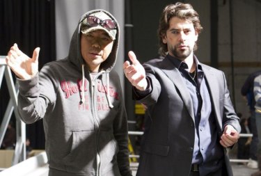 The Last Stand - L'ultima sfida: il regista Kim Ji-woon insieme a Eduardo Noriega sul set