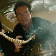 The Last Stand - L'ultima sfida: Johnny Knoxville e Arnold Schwarzenegger in una concitata scena