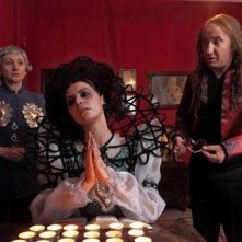 Tutto tutto niente niente: Antonio Albanese, Viviana Strambelli e Lunetta Savino in una scena del film